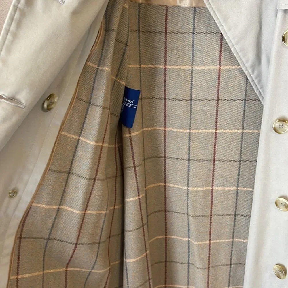 ❤️Vintage Burberrys’ Women’s Trench Coat - Picture 5 of 16